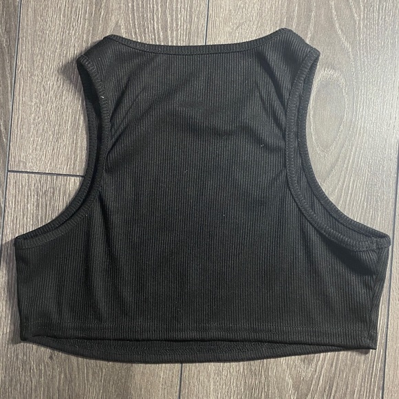 Butterfly Crop Tops - Picture 5 of 7